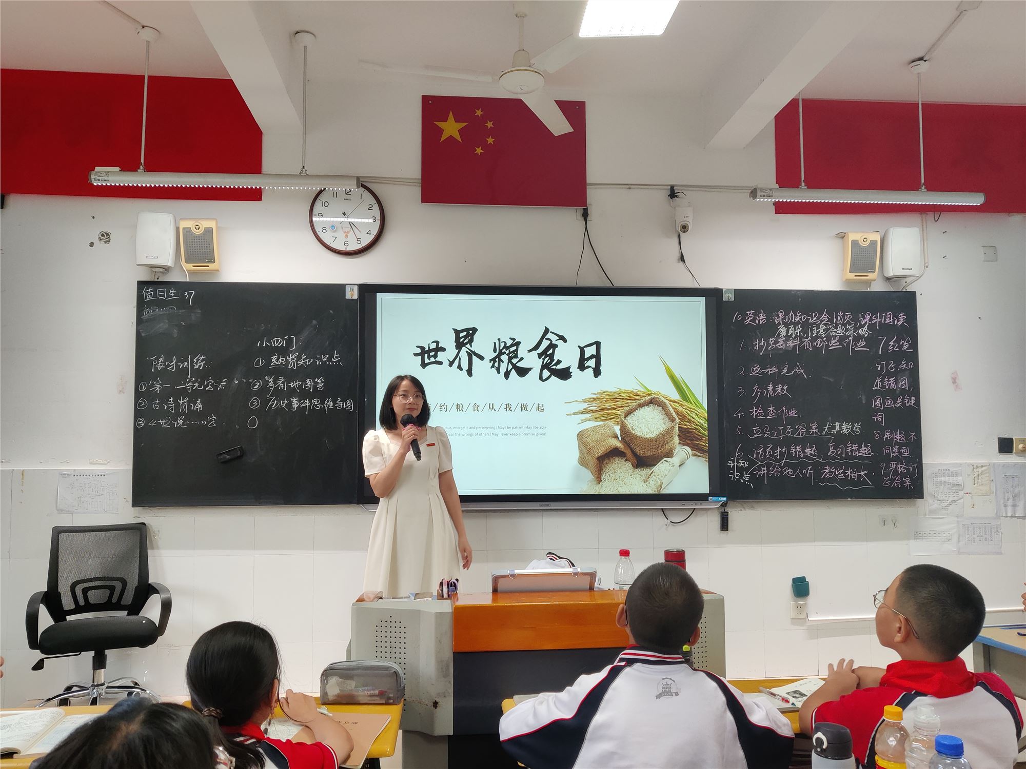 3号-郑碧芳-班会课照片【1-10】-2.jpg