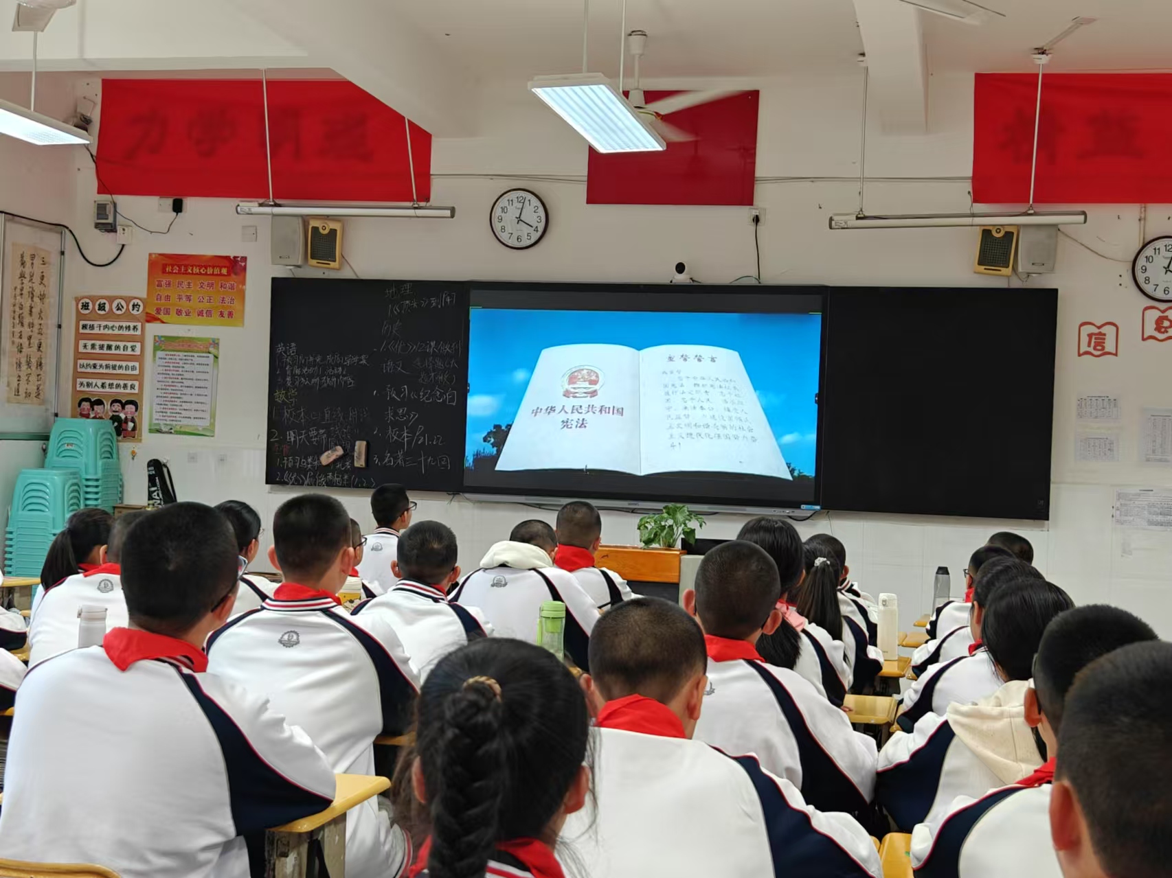 1号-陈秀华-班会课照片【1-10】-1.jpg