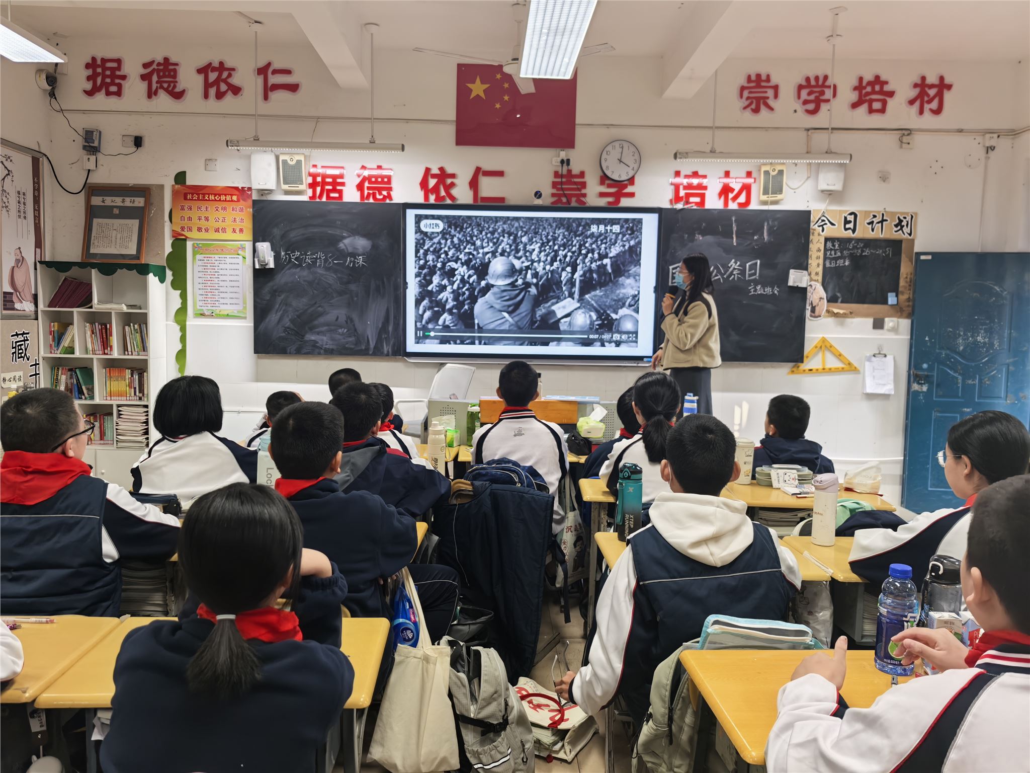 18号-陈梦如-班会课照片【11-20】-3.jpg