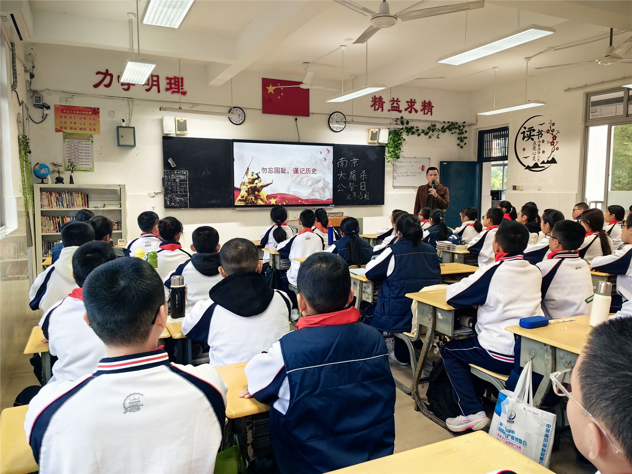 15号-陈俊-班会课照片【11-20】-2.jpg