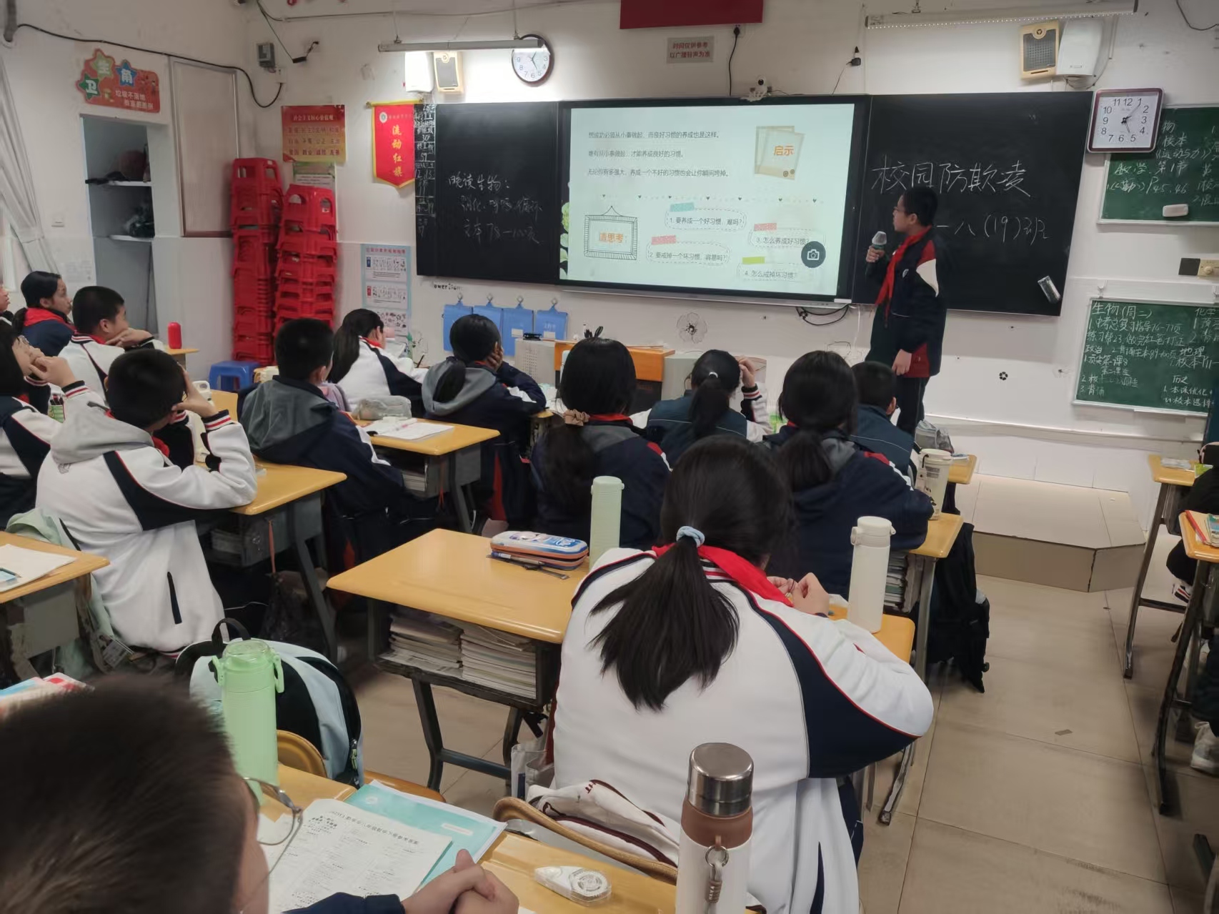 19号-陈顺烟-班会课照片【11-20班】-1.jpg
