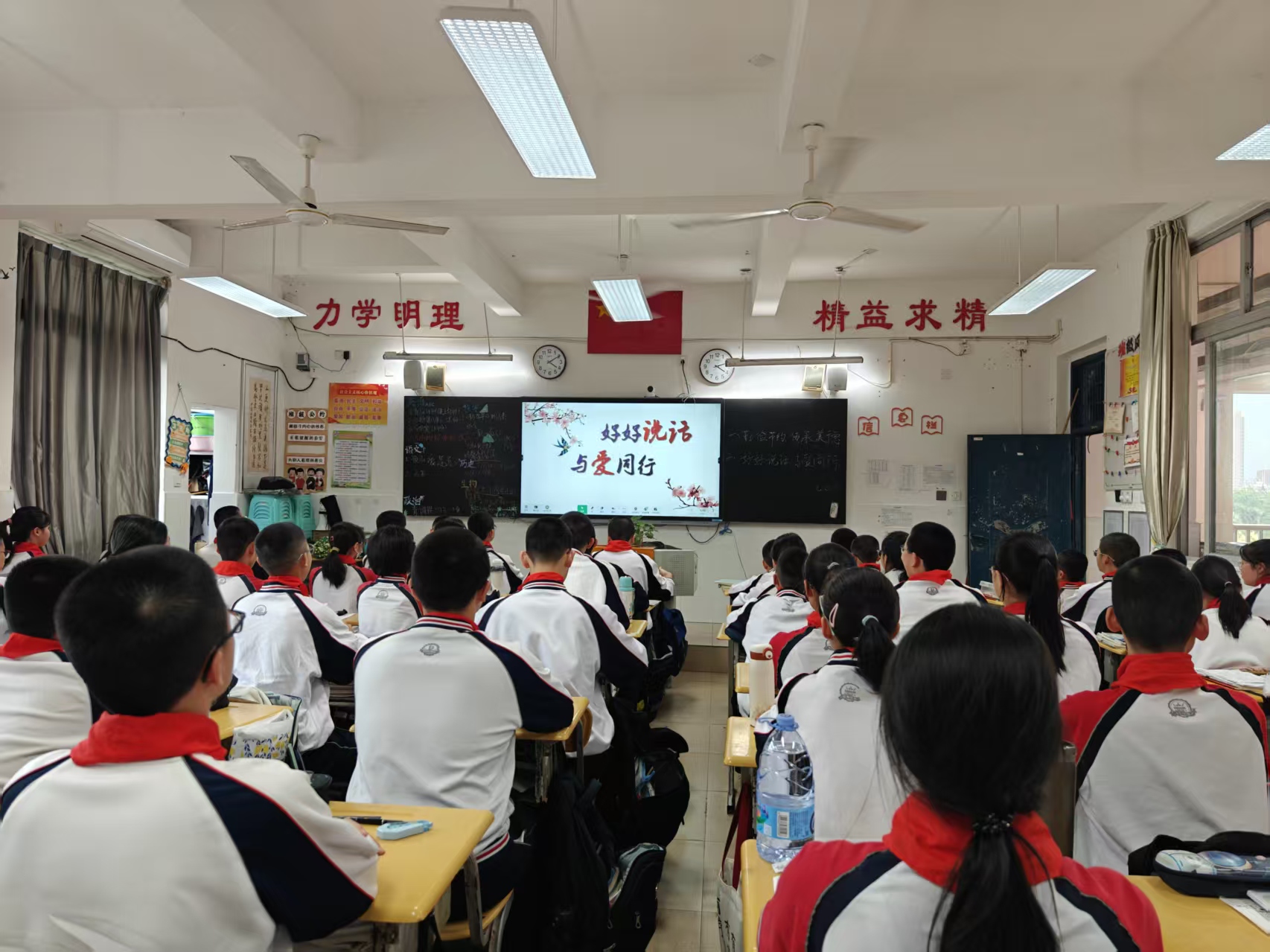 1号-陈秀华-班会课照片-2.jpg