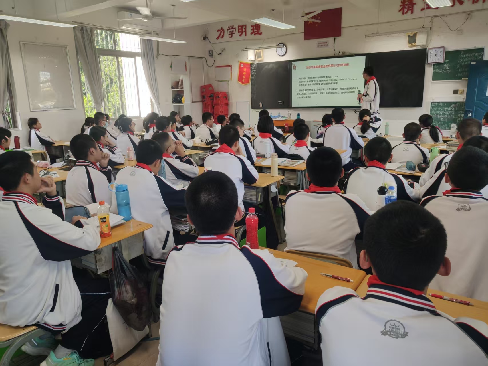 39号-陈顺烟-班会课照片【11班---20班】-2.jpg