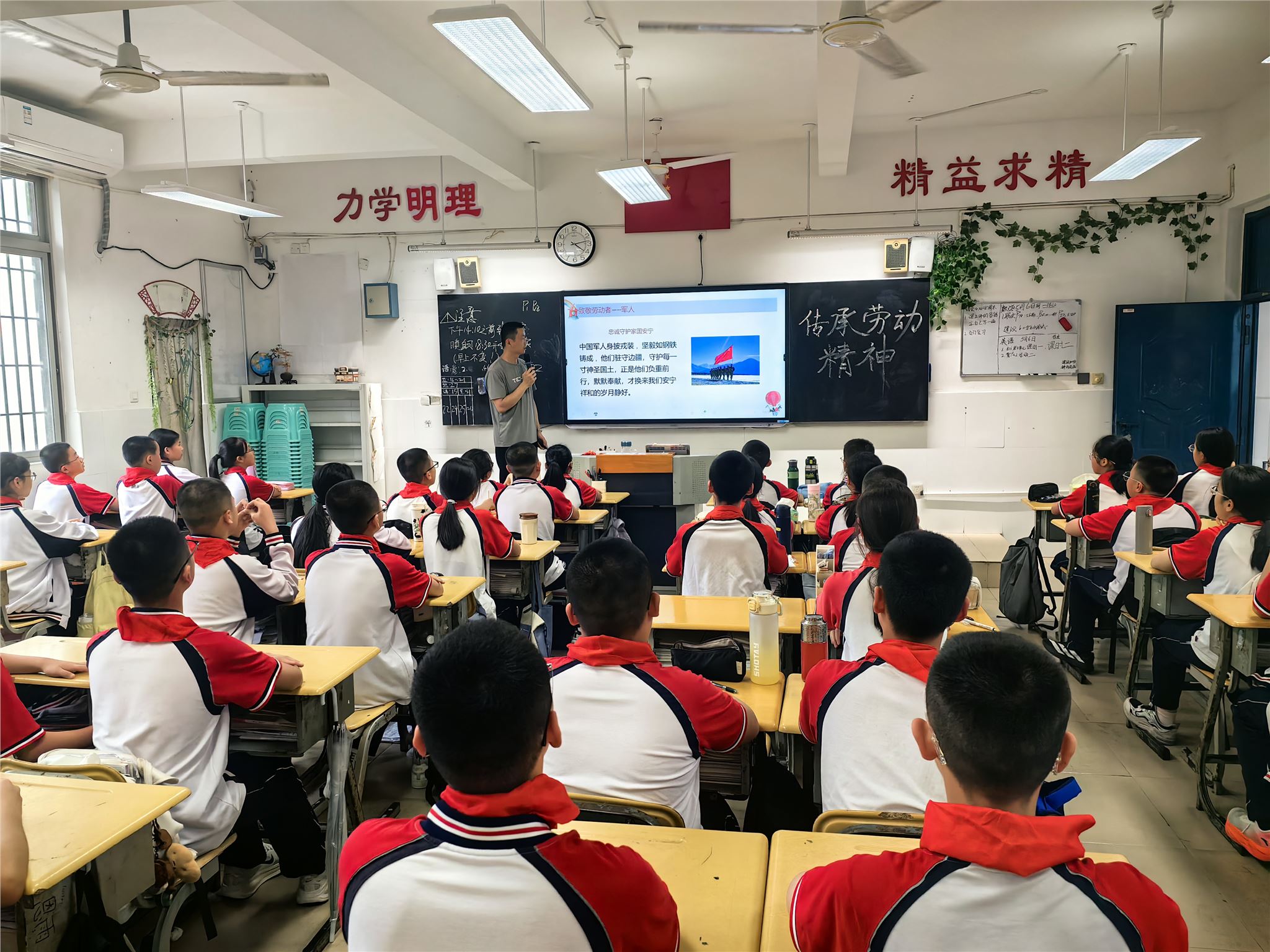 15号-陈俊-班会课照片【11---20班】-2.jpg