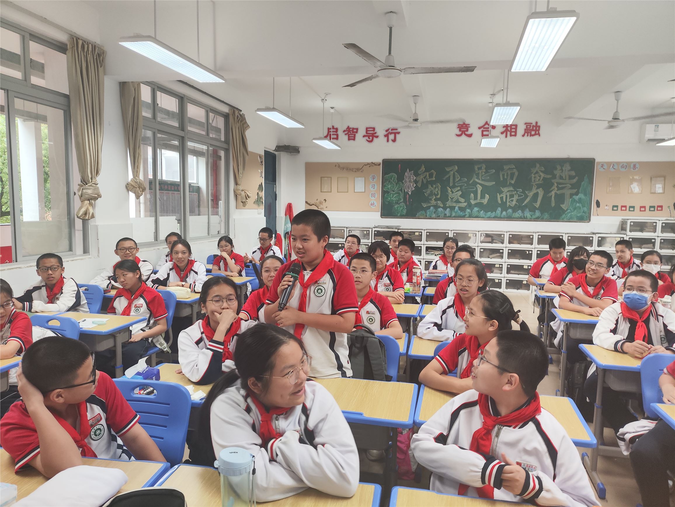 14号-蔡珍英-班会课照片【11-20班】-2.jpg