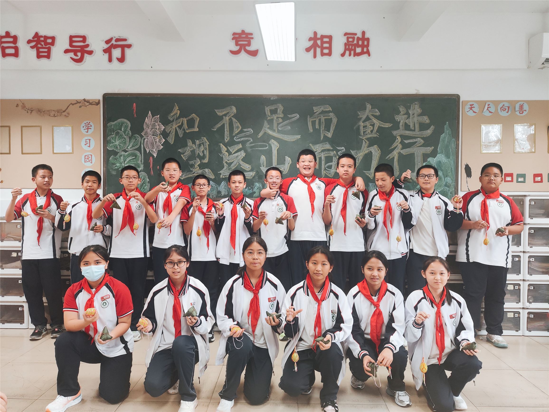 14号-蔡珍英-班会课照片【11-20班】-3.jpg