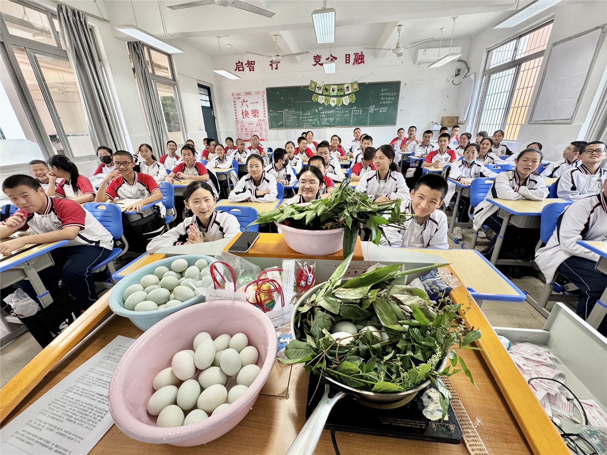 10号-陈志红-班会课照片【11-20班】-3.jpg